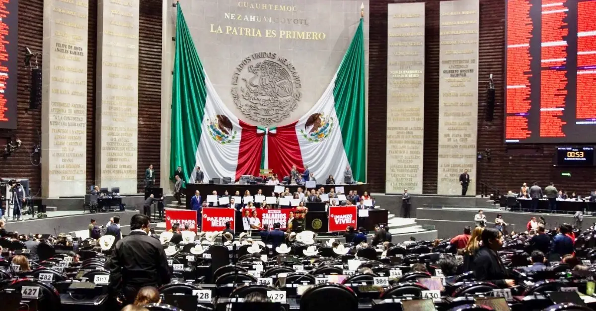 Sube el salario mínimo y también aumenta el sueldo de Sheinbaum, diputados y senadores: cuánto ganarán en 2026