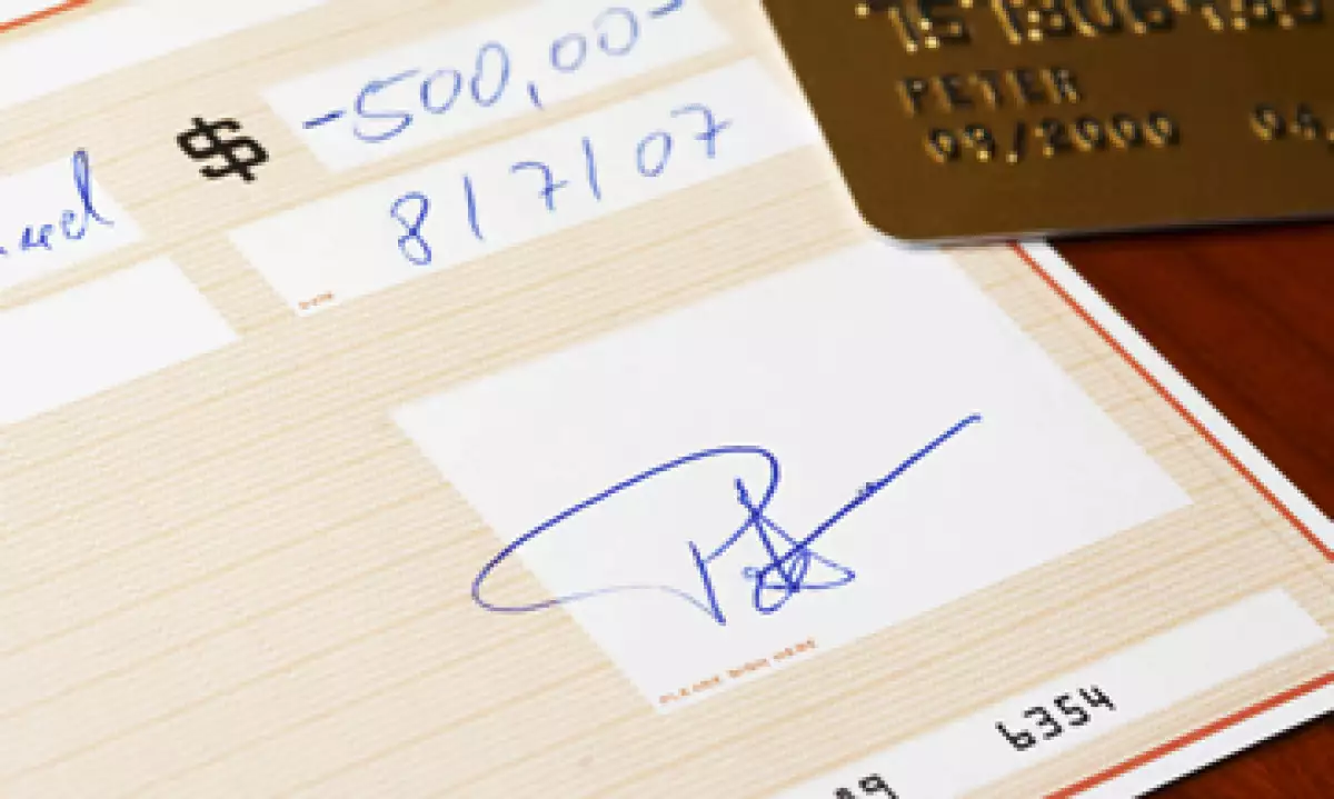 Firmar vouchers puede ser anticuado pero ayuda a disuadir a los defraudadores. (Foto: iStock by Getty Images )