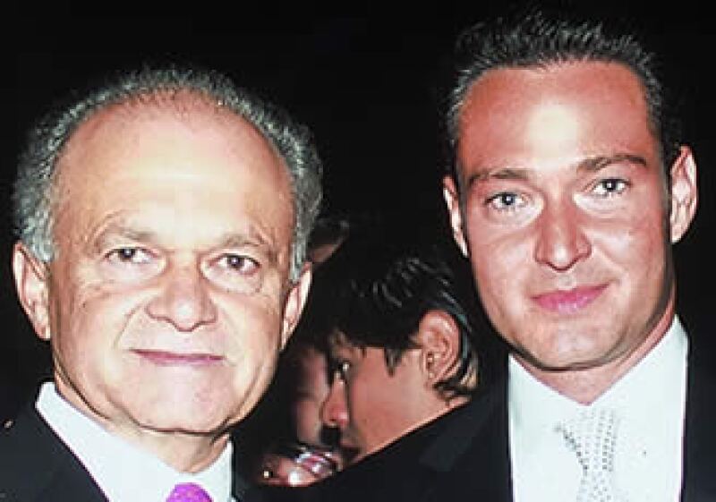 Padre e hijo en la premiere de la película Voces Inocentes en 2005. (Foto: Archivo Quién)