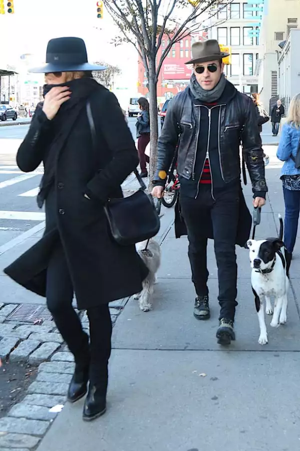 Jennifer y Justin se casaron a mediados de agosto en una boda secreta, siendo la actriz quien confirmara su boda secreta.