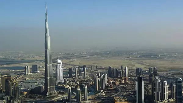 Los 56 elevadores del Burj Dubai se encargarán de llevar a las alturas a miles de personas a sus distintas instalaciones.