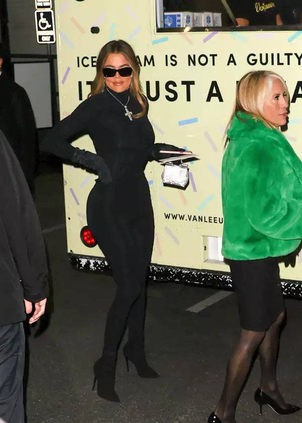 Khloé Kardashian lució un catsuit negro para el Bar Mitzvah de Mason Disick.