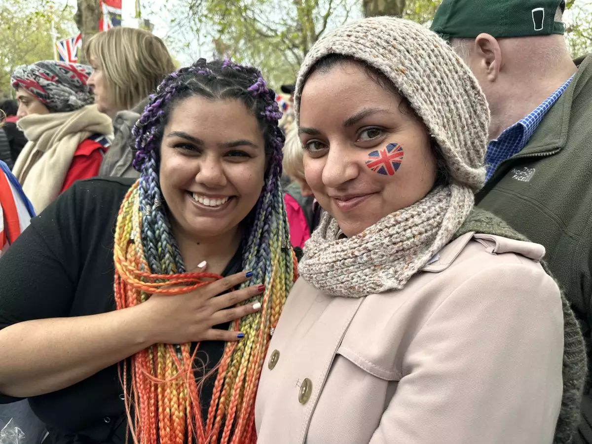 Francesca y Crina llegaron desde temprano a The Mall