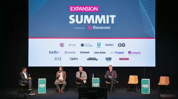 Mesa de análisis 'Liderazgo ético en la era de IA' en el Expansión CEO Summit 2025.
