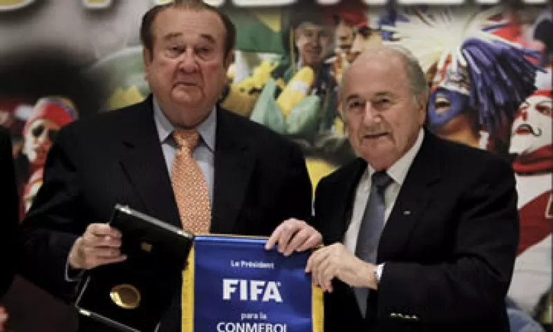 La fiscalía suiza y EU tienen investigaciones en torno al organismo mundial de futbol. (Foto: Reuters)