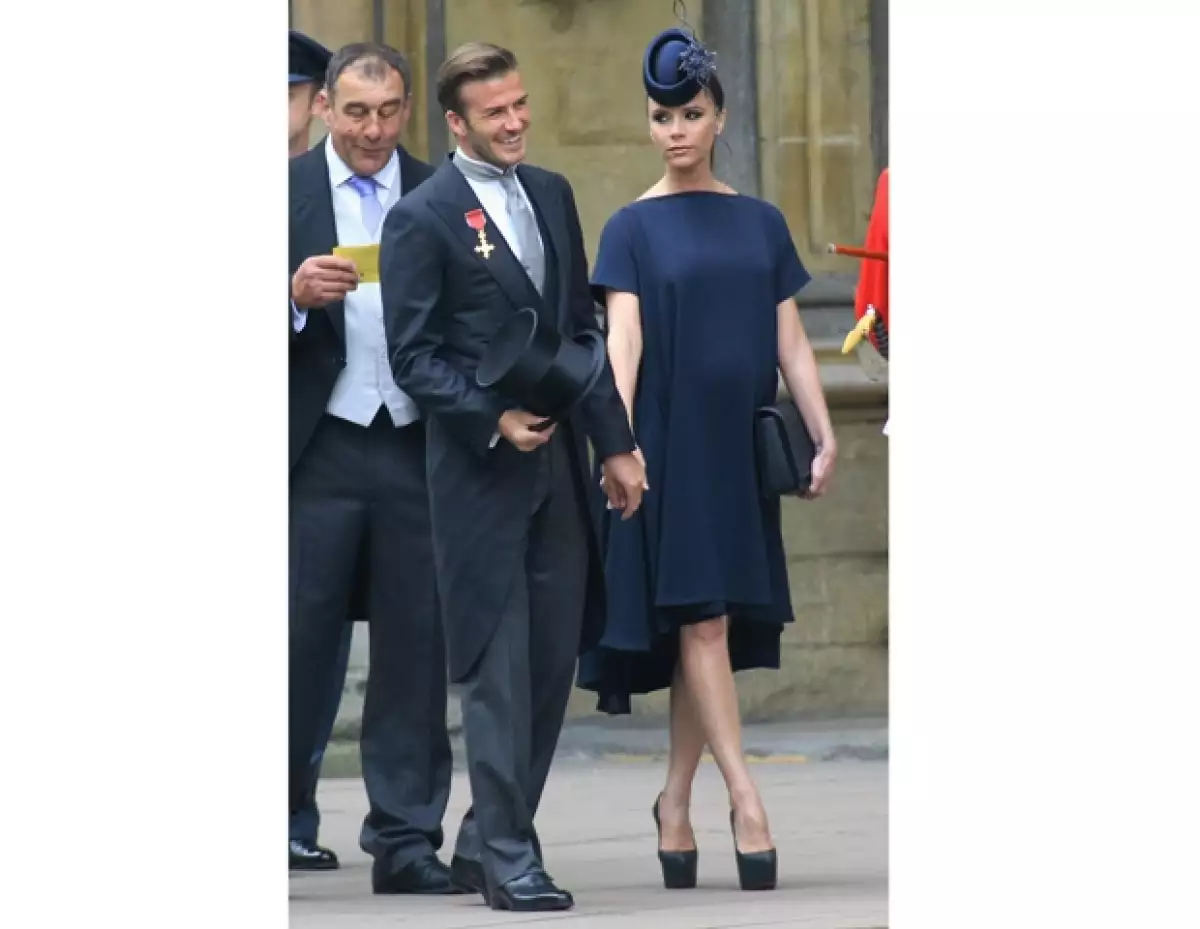El futbolista y su esposa Victoria asistieron a la boda del príncipe Guillermo y Kate Middleton y fueron aclamados por el público presente.