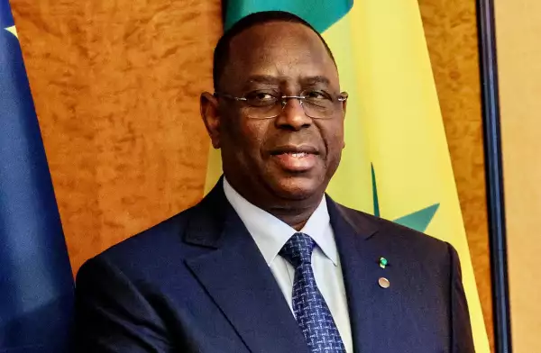 El canciller alemán Olaf Scholz (R) y el presidente de Senegal Macky Sall (L) antes de su reunión durante la Cumbre de Inversión del G20 - Negocios Alemanes y los Países CwA al margen de un Pacto con África el 20 de noviembre de 2023 en Berlín, Alemania.