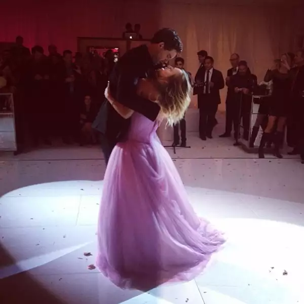 Kaley agradeció a Vera Wang por crear `un vestido de cuento de hadas, un sueño hecho realidad´, escribió en su cuenta de Twitter.