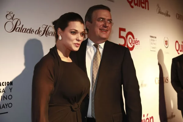 Rosalinda Bueso y Marcelo Ebrard.