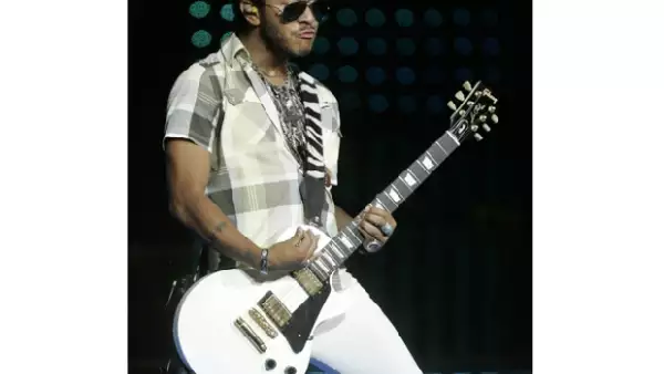 No todo ha sido escándalo en la vida de Kalimba, el cantante ha saboreado el éxito desde pequeño tanto en su carrera de músico como en la de actor y futbolista.