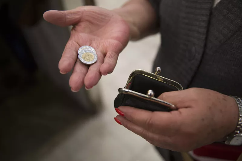 La economía mexicana crecerá menos a lo esperado durante este año y 2017, dijo la OCDE.