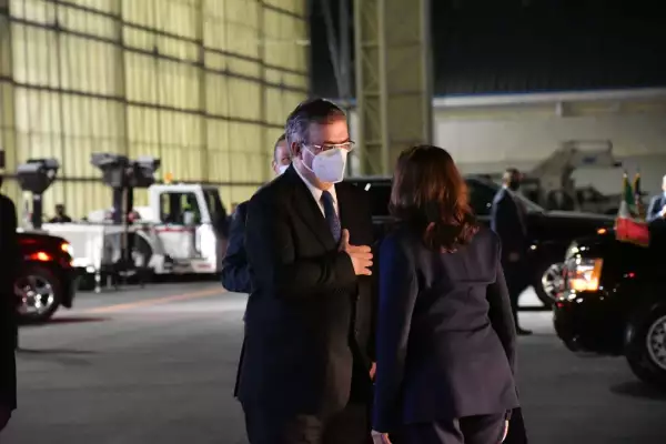 Marcelo Ebrard y Kamala Harris.