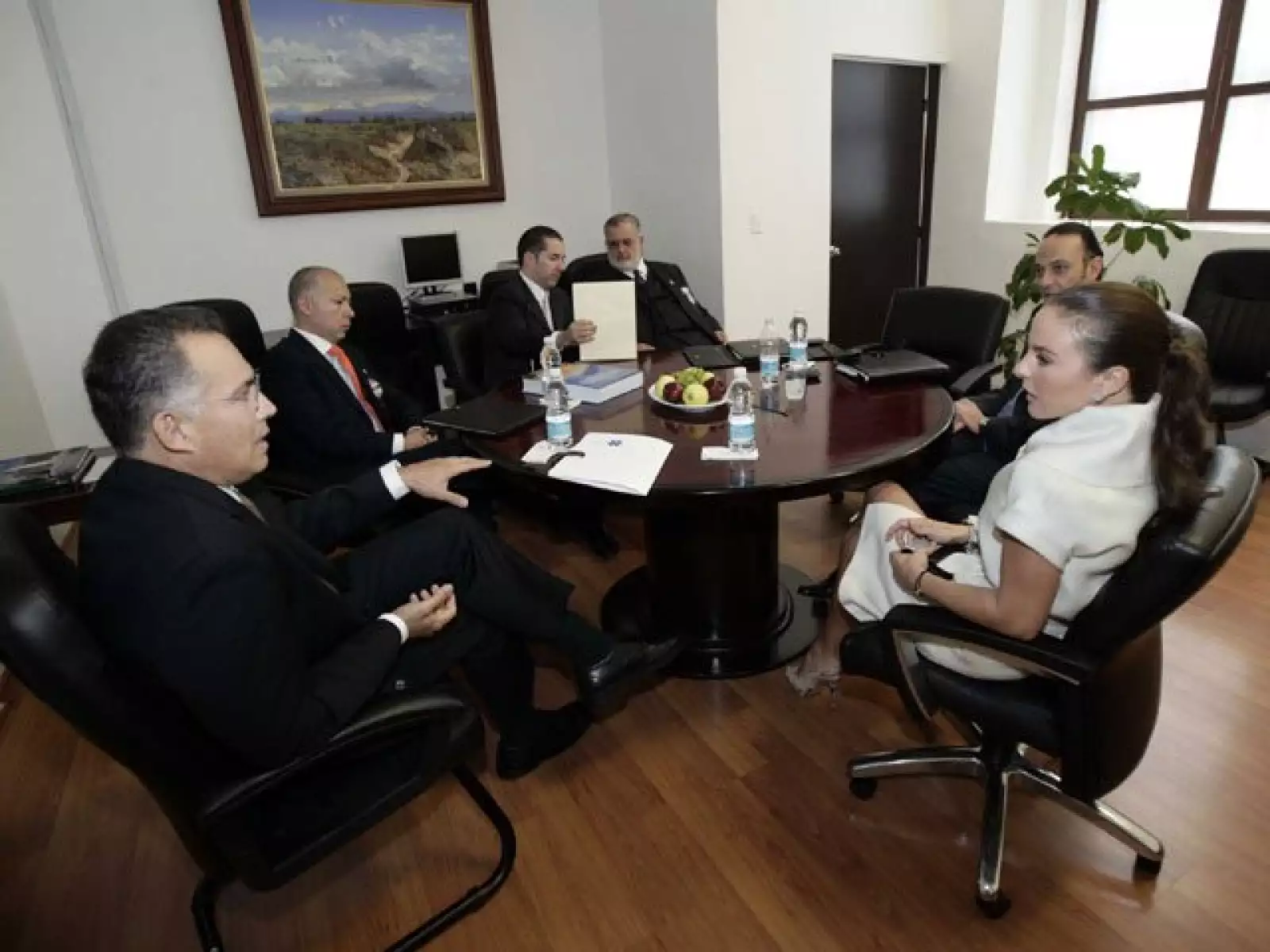 Kate mantuvo una reunión con los funcionarios para afinar los detalles de sus labores.