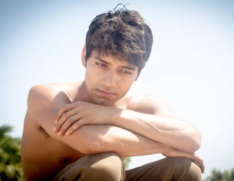 El actor tapatío se prepara para estrenar película en junio y en entrevista nos habla de lo que implicó hacer un personaje con problemas de audición.