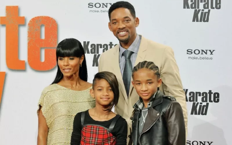 La pequeña Willow Smith firmó contrato con el rapero Jay-Z y están por preparar su primer material discográfico, aunque una de sus canciones ya comenzó a circular.