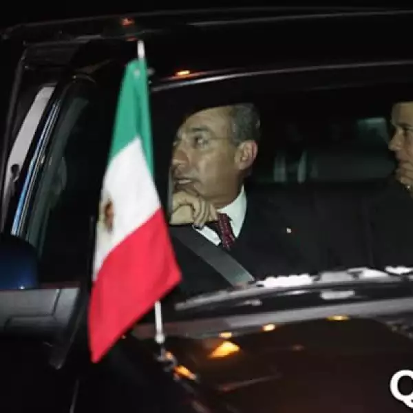 El velorio de la familia Saba se efectuó este lunes, el último adiós del empresario Moisés Saba estuvo engalanado de importantes personajes. En la foto, el presidente Felipe Calderón y su esposa.