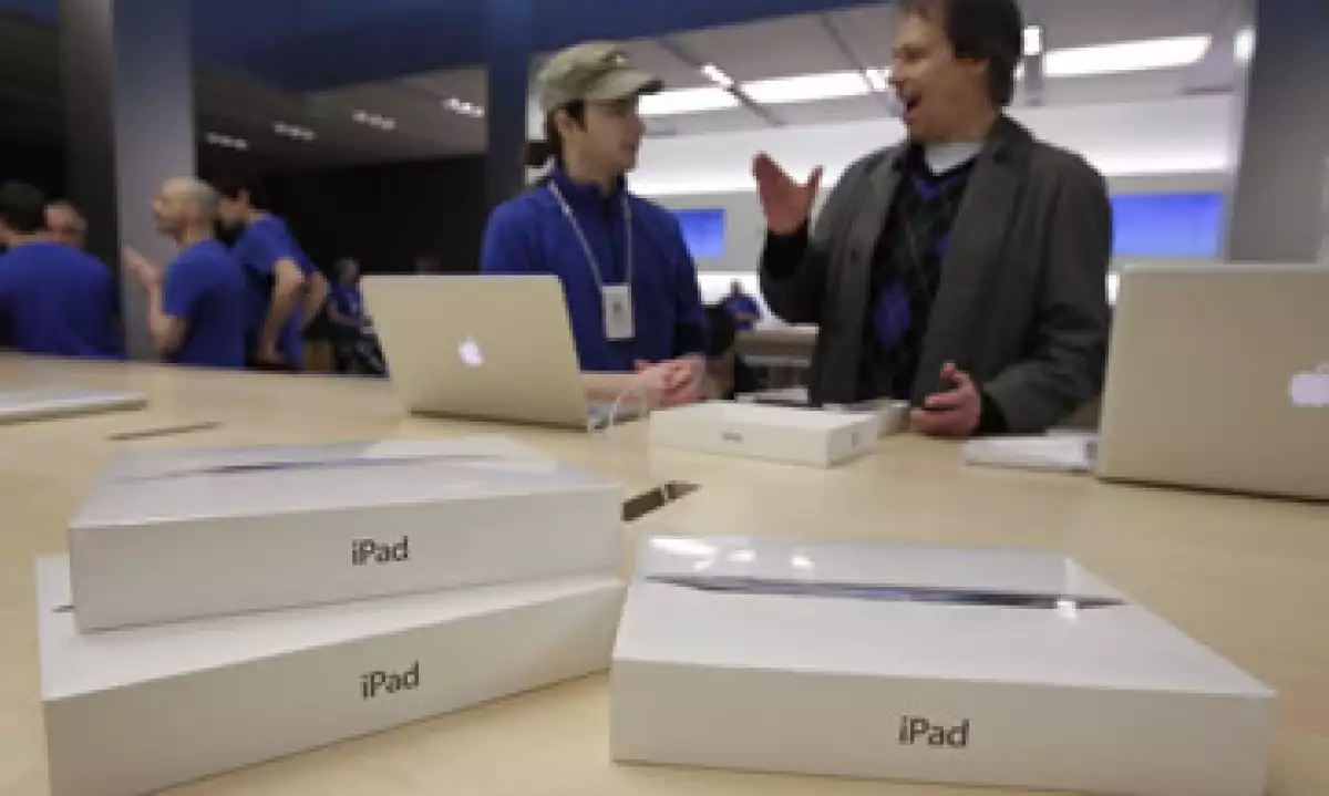 La nueva iPad salió a la venta el viernes en 10 países, incluido Estados Unidos. (Foto: AP)