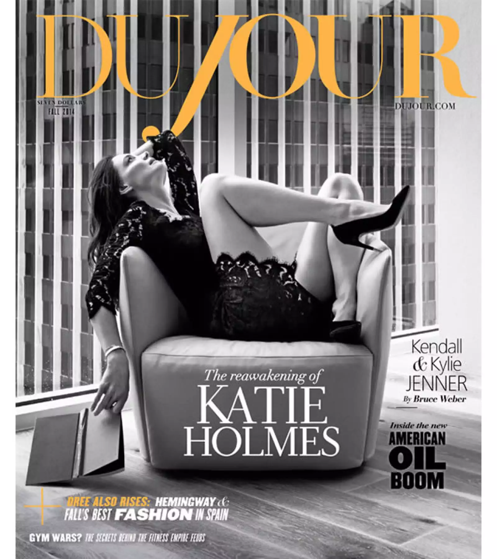 Katie Holmes posó cómoda y elegante para la portada de DuJour.