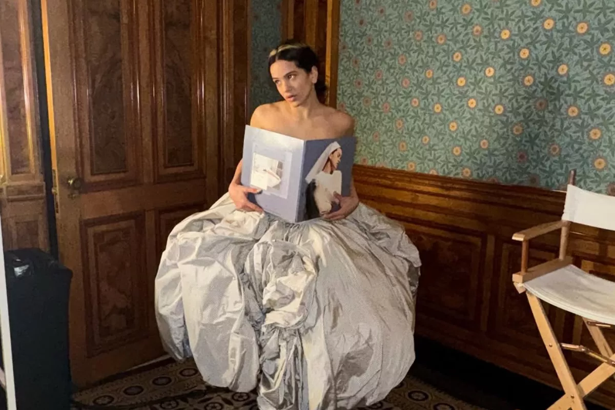 Foto de Rosalía con el disco 