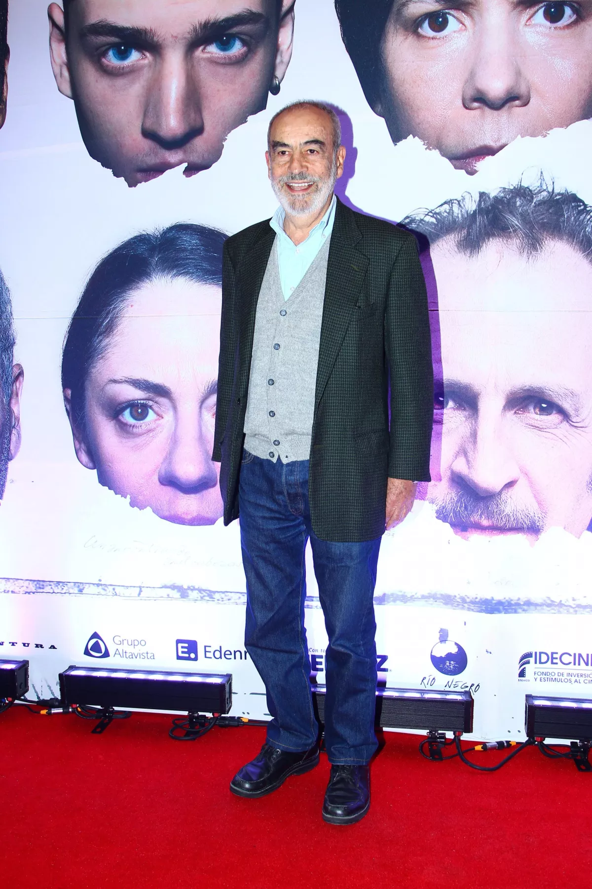 Monstruo de Mil Cabezas Red Carpet