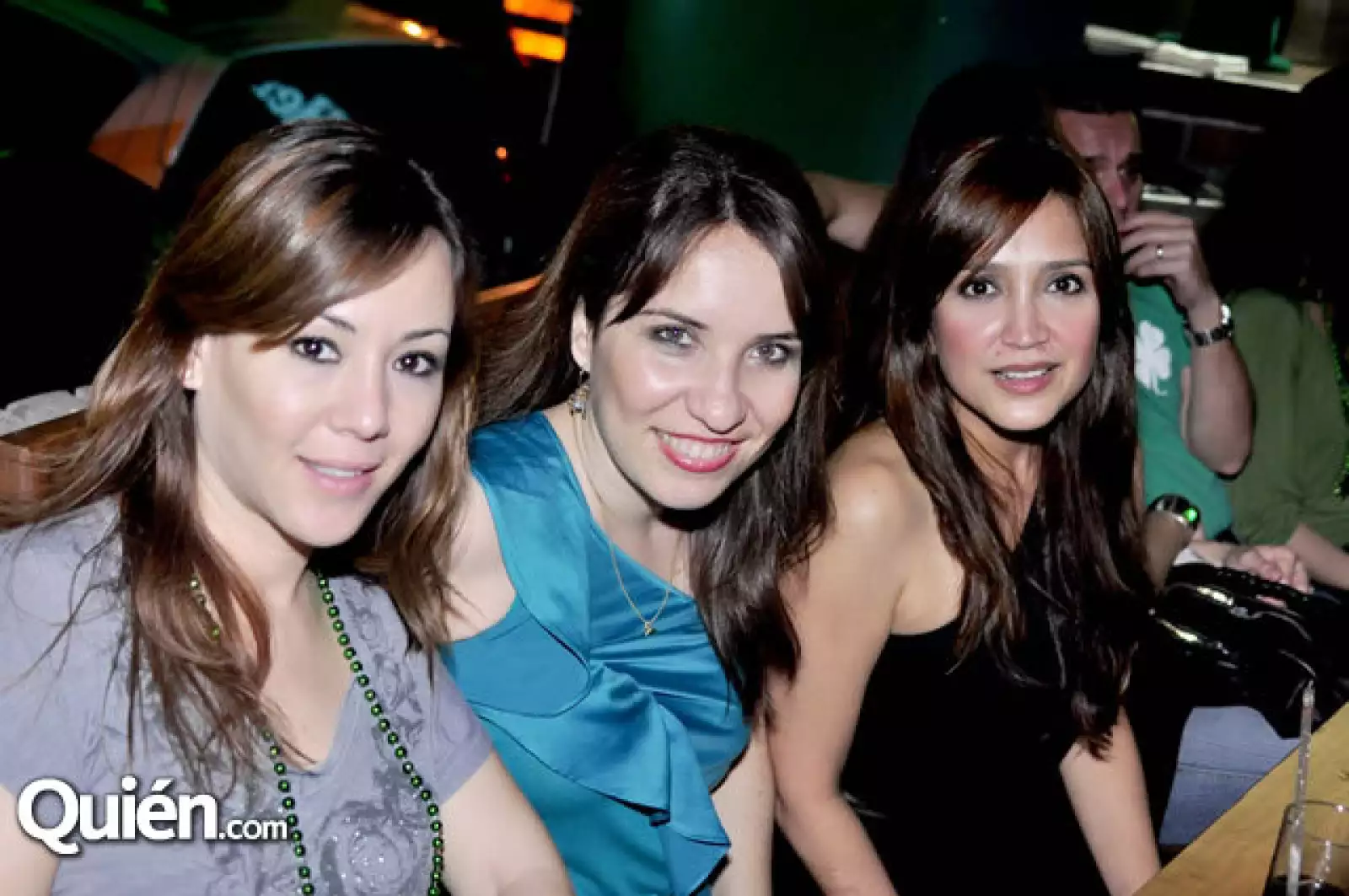 Elisa Bustamante, Ale González y Gaby Galarza