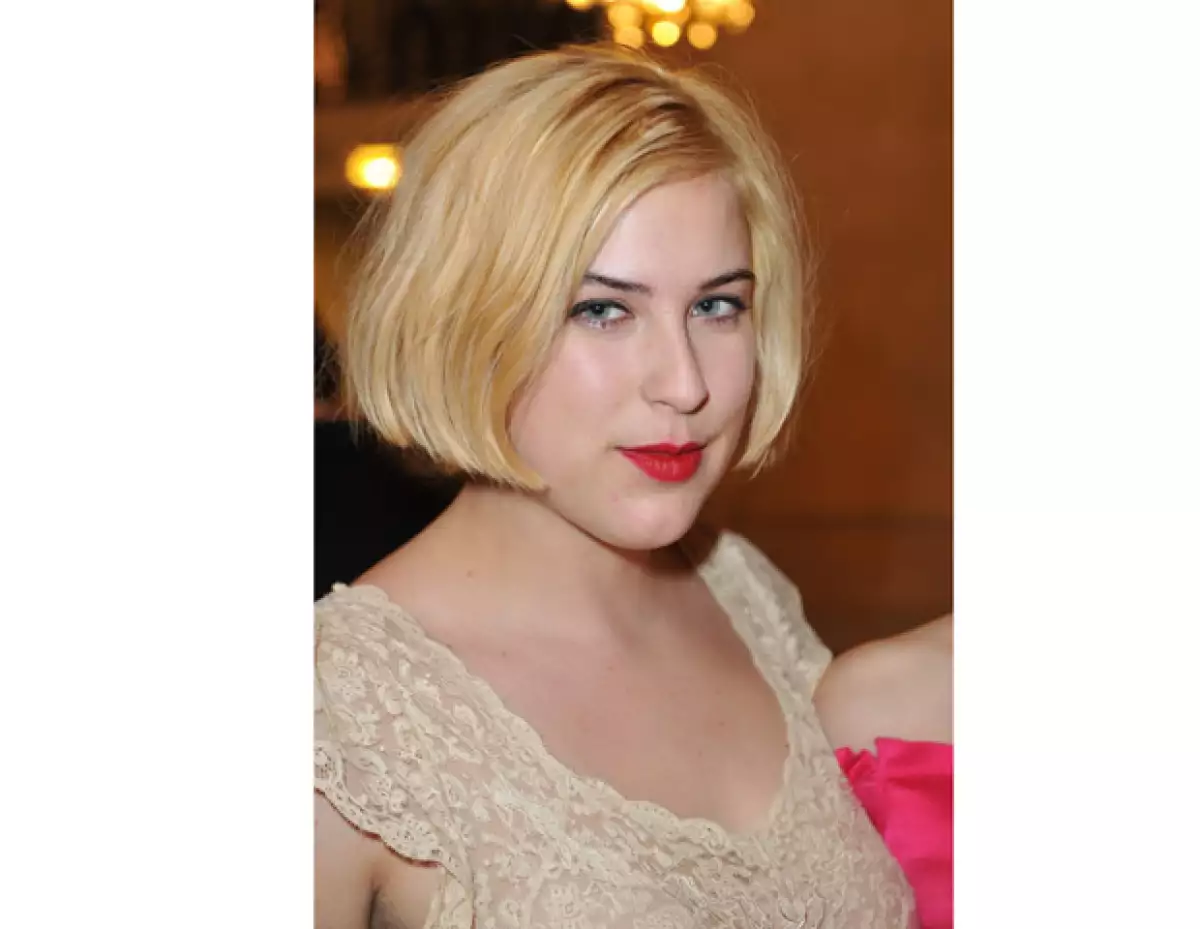 Scout Willis, de 20 años, fue sorprendida por un policía de Nueva York cuando consumía una cerveza, pero ese no es el único problema por el que fue detenida.