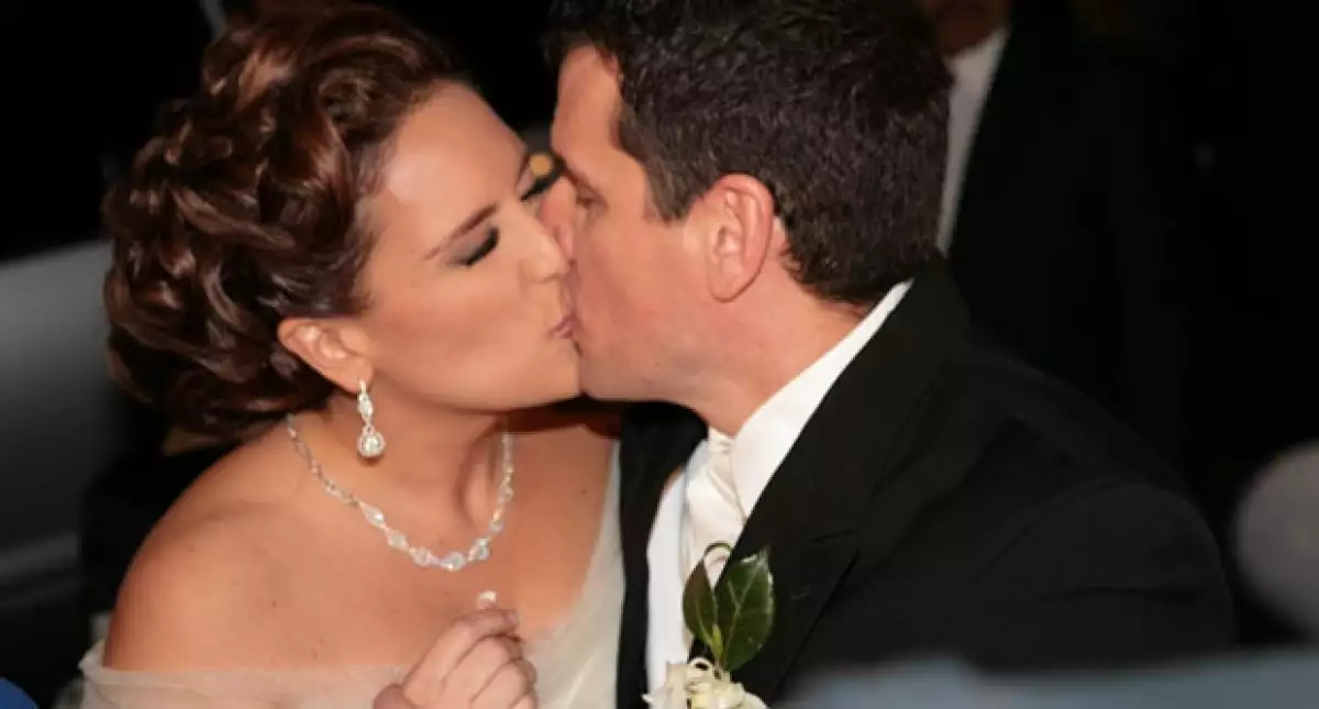 El sábado por la noche la conductora y actriz contrajo nupcias con Otto Padrón en la capilla del Colegio de las Vizcaínas, aquí algunos datitos que hicieron el momento más especial.