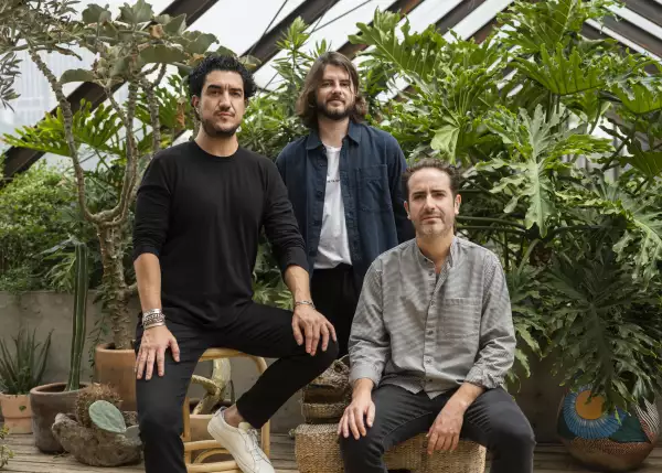 Grillo, Shakes y Jorge, tres de los creadores Leonor