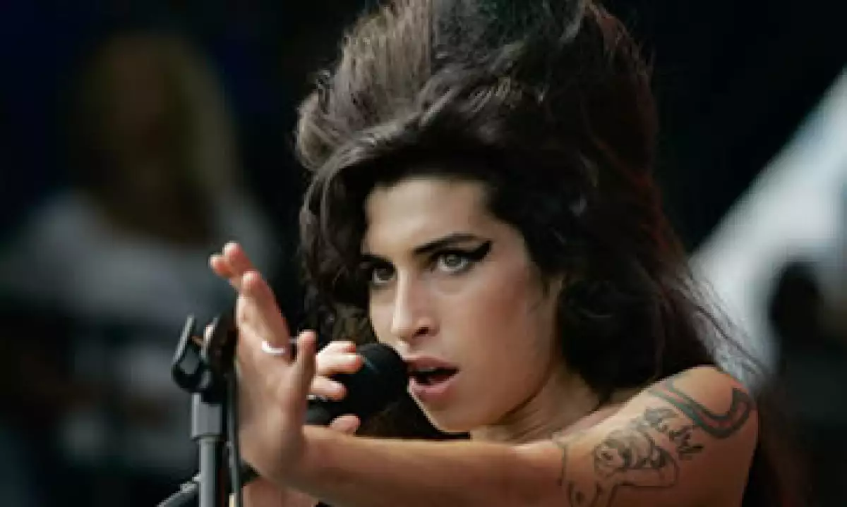 La causa de lo que llevó a Winehouse a la muerte no ha sido determinada aún. (Foto: AP)