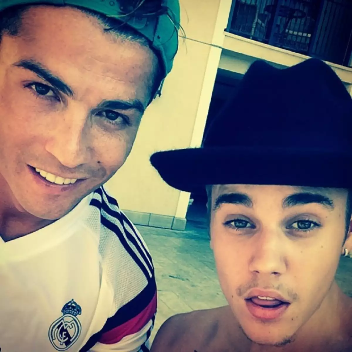 La casualidad, Las Vegas y Los Ángeles reunió por separado a Justin con Cristiano y al futbolista con el boxeador, las tres personalidades mejor pagadas del mundo en la visita de CR7 a EU.