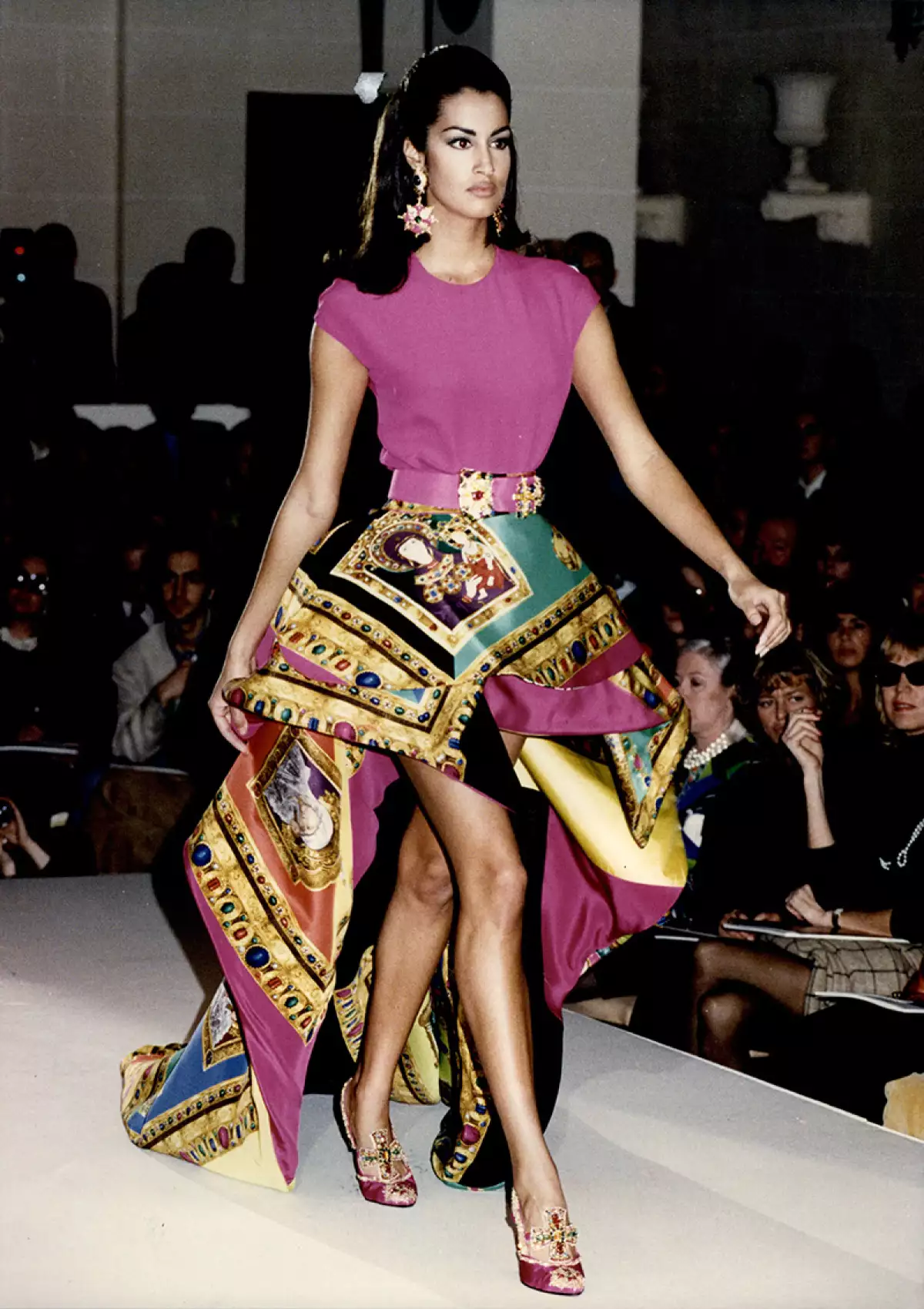 Versace Fashion Show In Paris With Model Yasmeen Ghauri.