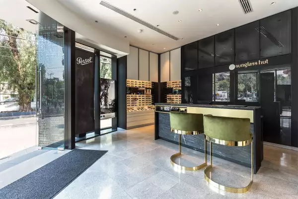 Sunglass Hut