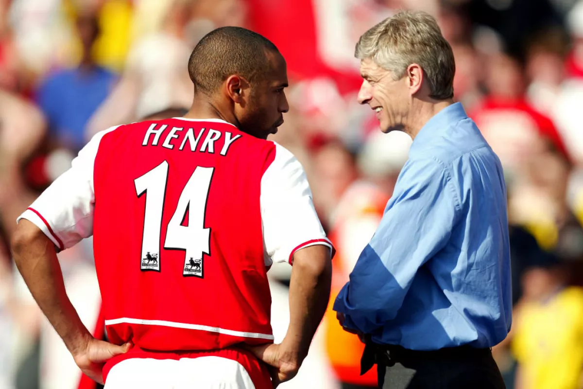 Arsene Wenger y Thierry Henry