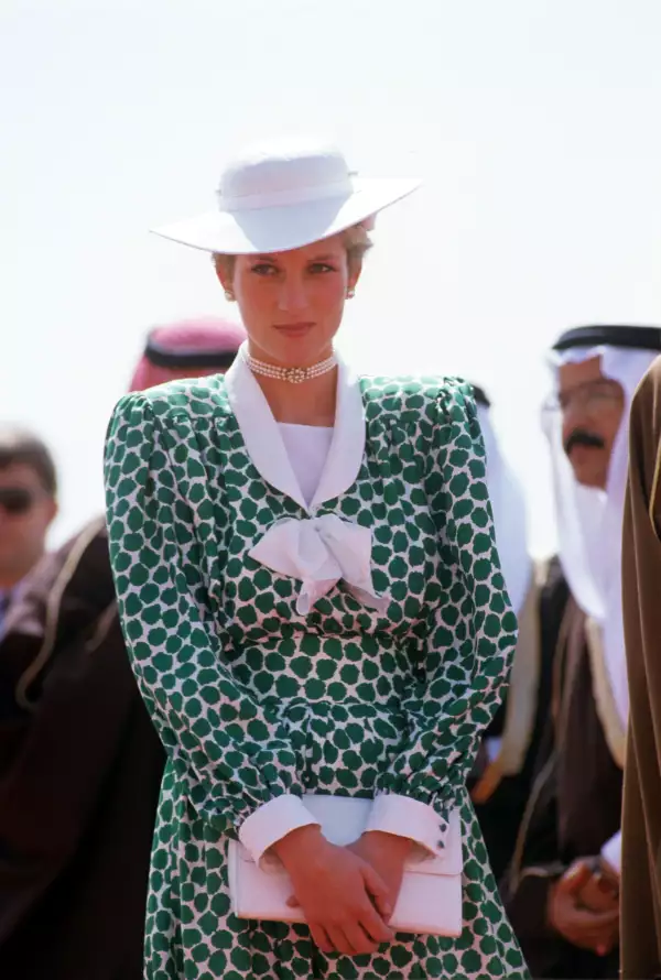 British royals on a royal tour of the Gulf States, in Saudi Arabia - Nov 1986