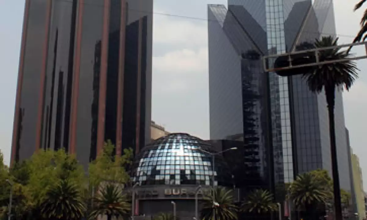 Las acciones de la FEMSA caían este jueves un 2.05%, a 138.85 pesos en la Bolsa mexicana. (Foto: Notimex)