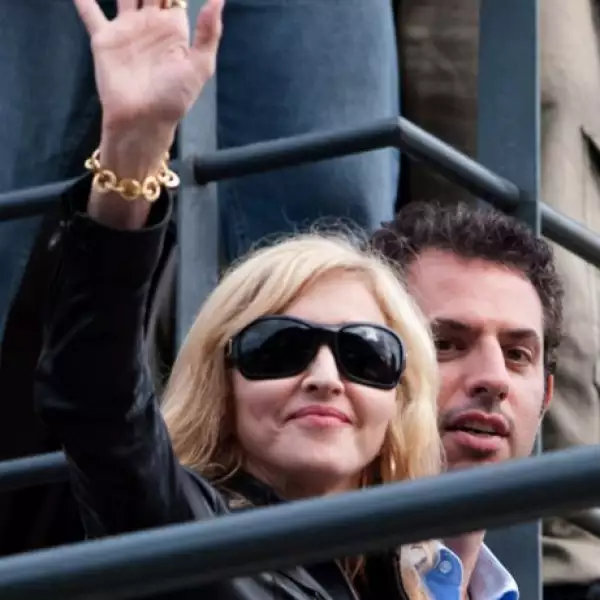 La intérprete de La Isla Bonita también entrevistó con miembros del gobierno y empresarios, a quienes solicitó respaldo financiero.