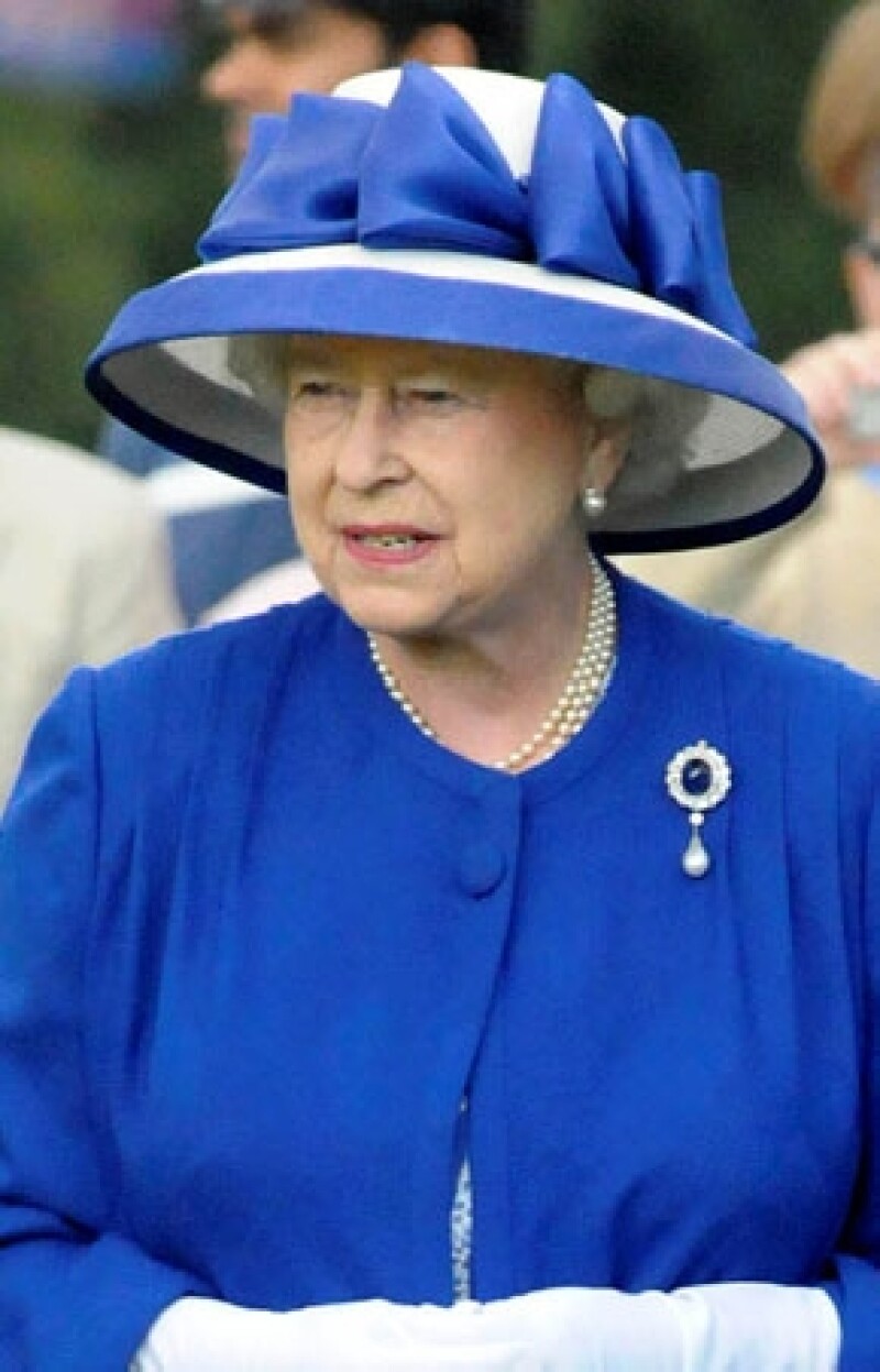 Según el presidente de Francia, Nicolás Sarkozy, la Reina de Inglaterra le confesó que está aburrida pero que nunca lo dice.