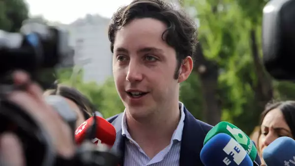 Francisco Nicolás Gómez Iglesias ha sido acusado de usurpación de funciones públicas.