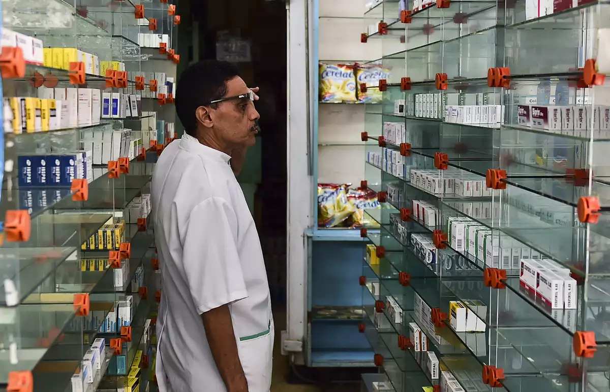 La falta de medicamentos en las farmacias ha provocado el cierre de establecimientos.
