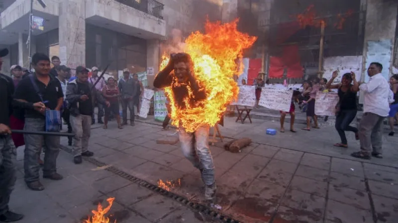 Agustín Gómez de 21 años como protesta por detención de tío