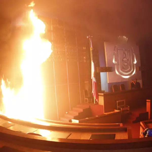 El contingente arribó al Congreso a las 14:20 horas aproximadamente, según la Secretaría de Seguridad Pública de Chilpancingo.