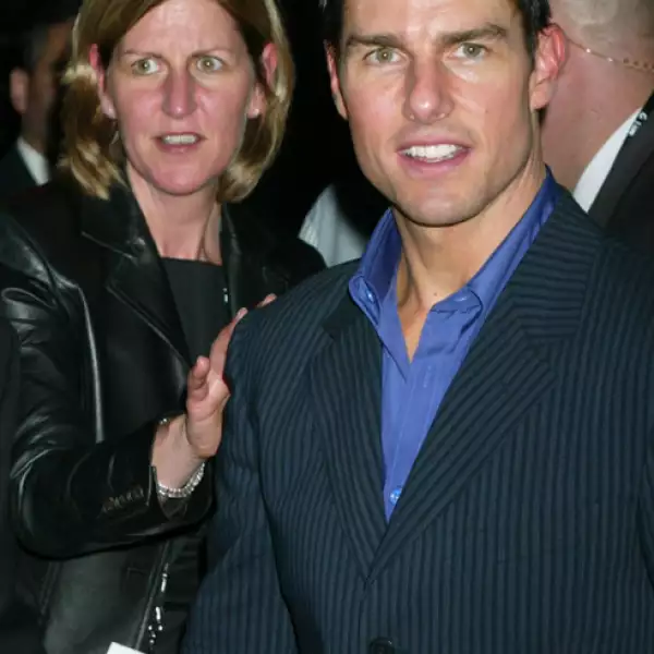 Lee Anne DeVette es la menos agraciada hermana de Tom Cruise. Esperemos que no haya resentimientos de su parte, porque al ser la publirrelacionista del actor, podría ser fatal.