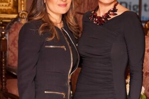 En abril durante la visita del presidente de Francia, Francoise Hollande, Angélica compartió esta foto con Salma Hayek quien acompañó la comitiva del país donde vive.