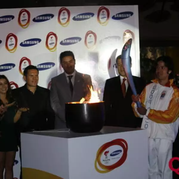 Joseph Park, Fernando Platas, Ricardo López, Claudia Lizaldi, Julio César Chavez, Victor Estrada, Ricardo Dávalos,Juan Carlos González,  Raymundo Martínez