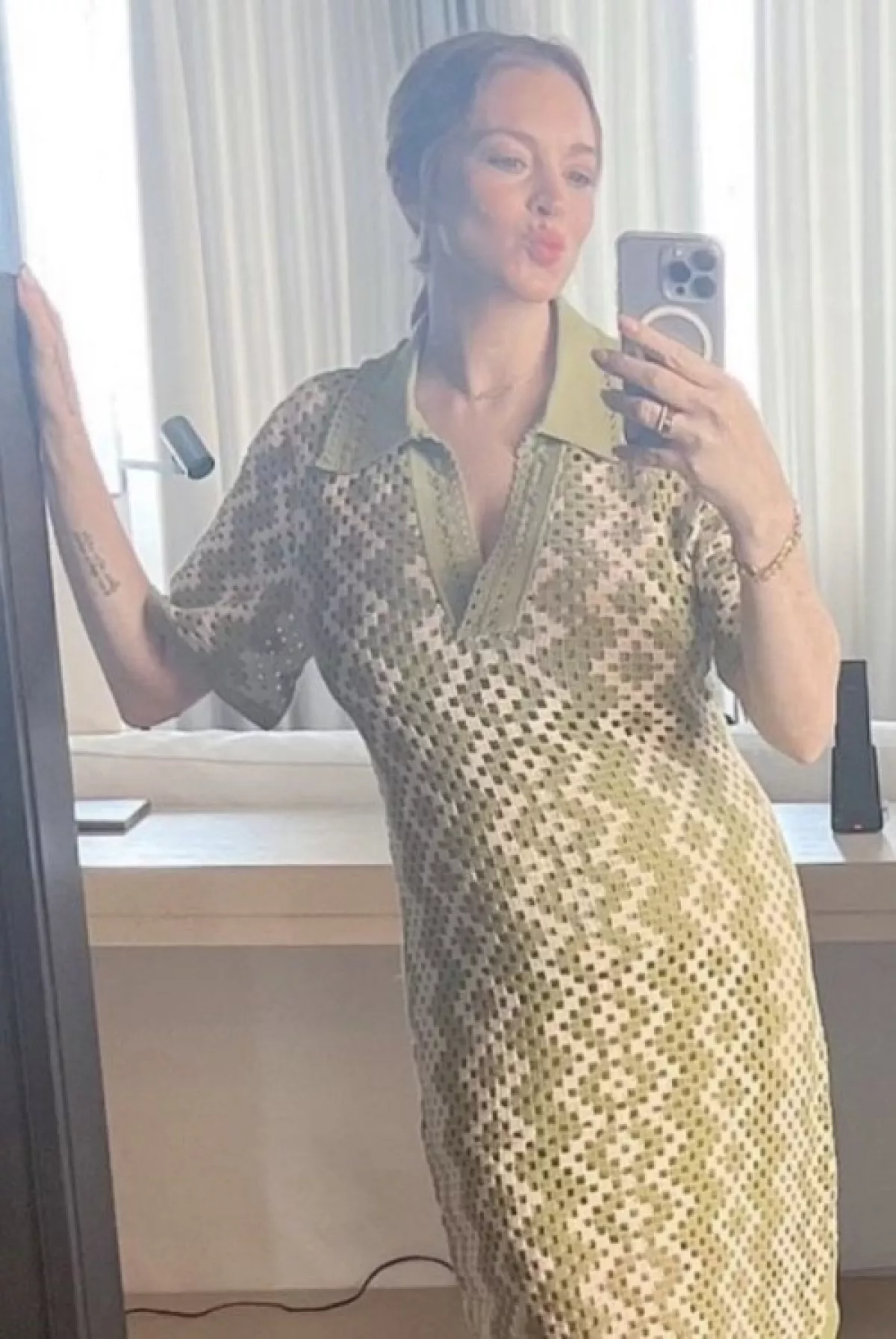 Lindsay Lohan muestra su embarazo