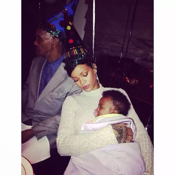 Pocas veces habíamos visto fotos de Rihanna que evocaran tanta ternura como éstas.