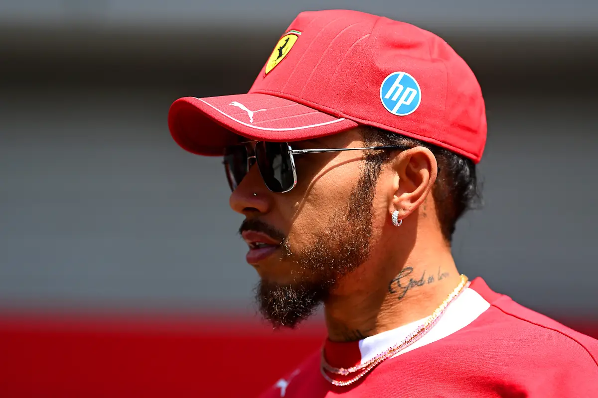 Decisión de Red Bull sobre Lawson fue “bastante dura”, dice Hamilton