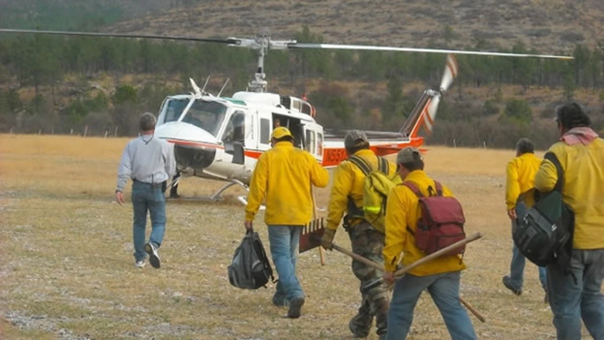 Brigadistas apagan incendio en Coahuila