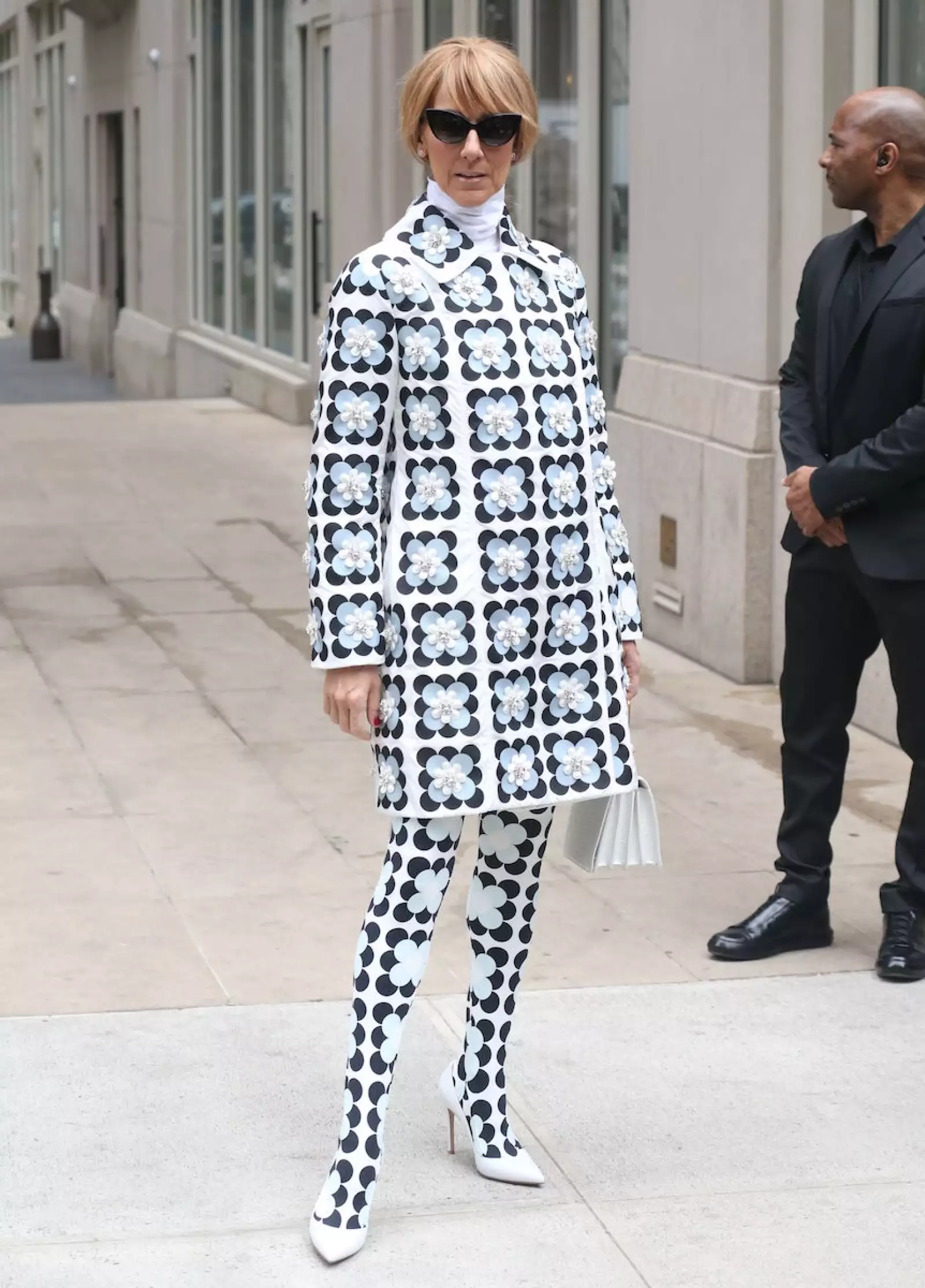 Celine está usando un Moncler x Richard Quinn de pies a cabeza