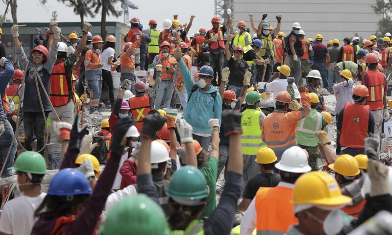 rescatistas y voluntarios